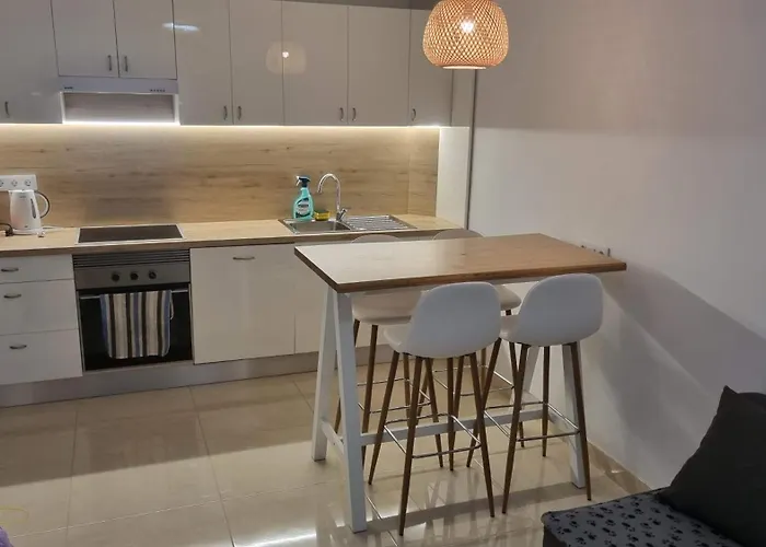 Martina 67 Sur Y Sol Los Cristianos