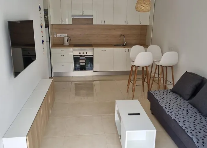 Martina 67 Sur Y Sol Los Cristianos *